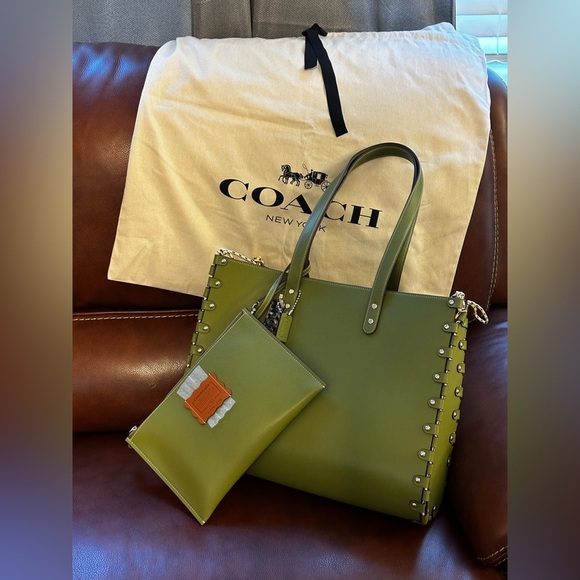 Authentic Large Re-Laceable Tote In Coachtopia Leather - Picture 13 of 14